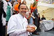 mit Faschingskrapfen con Charly Eisenrieder (©Foto: Martin Schmitz)